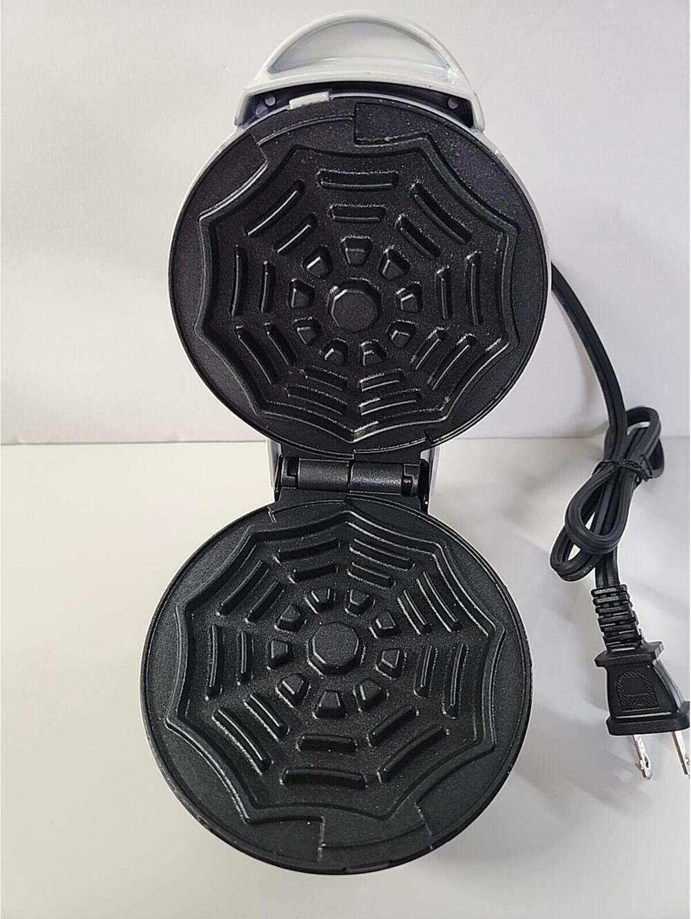 Spiderweb Mini Waffle Maker - Picture 4 of 8